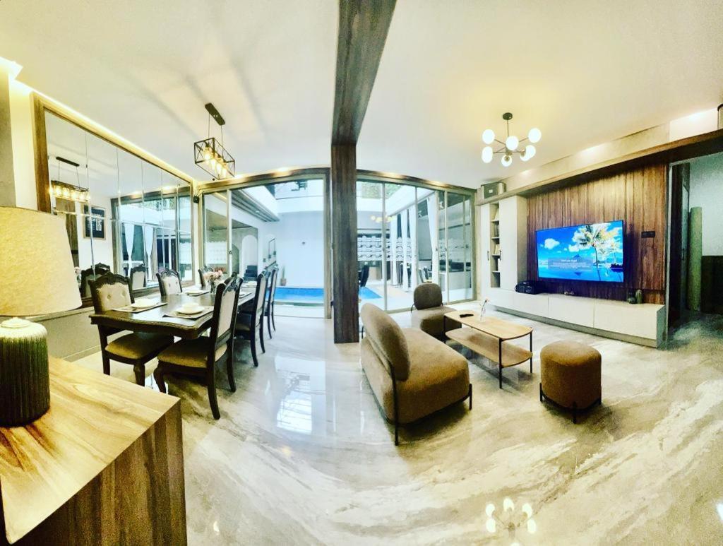 Villa Radja House Cipaku Indah Bandung Esterno foto